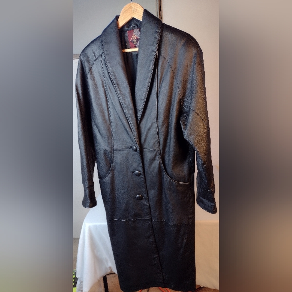 Woman's Black Leather Trenchcoat G-111